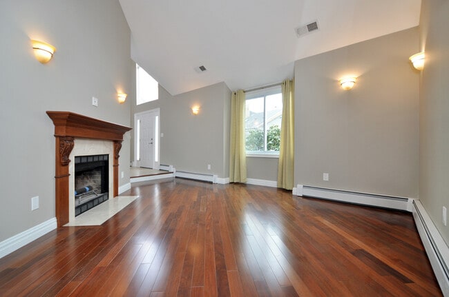 Building Photo - 501 Park Pl