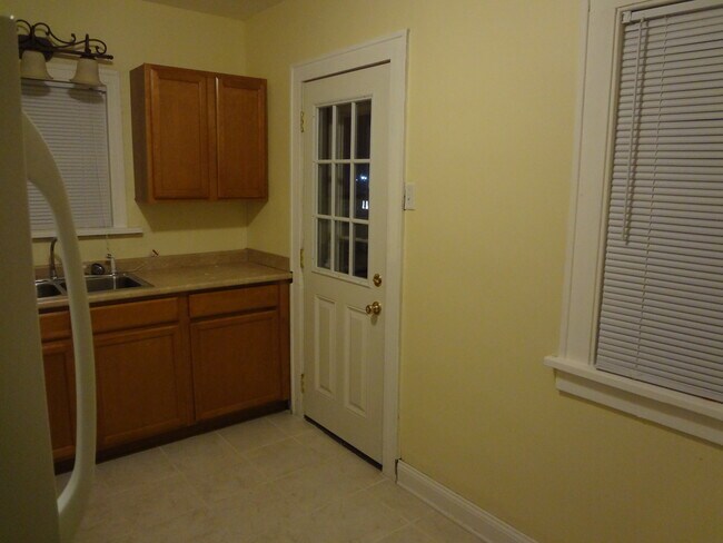 Kitchen - 327 Wayne St