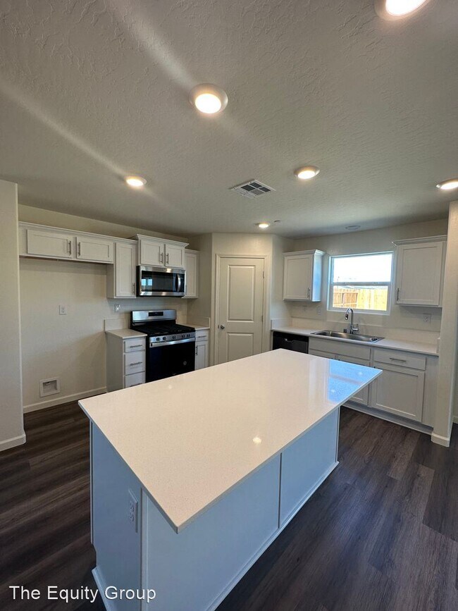 Building Photo - 4 br, 3 bath House - 1030 East Reese Ave