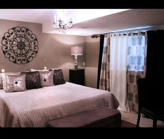 Foto del edificio - Available May 1st!