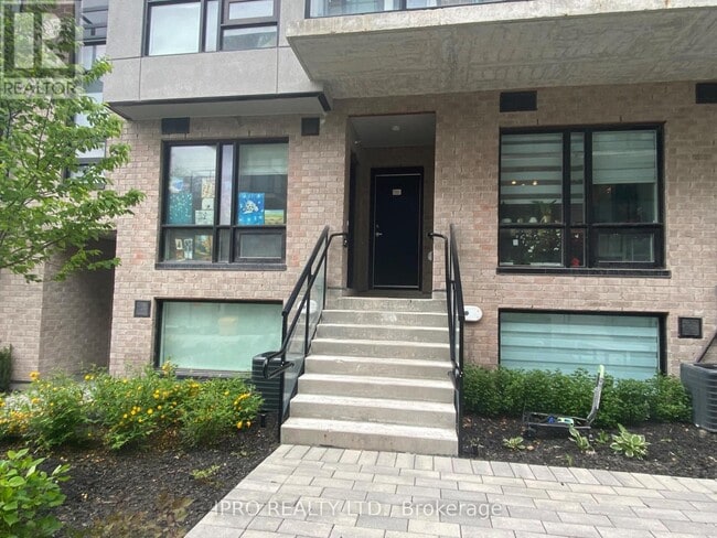 Photo du bâtiment - 851-851 Sheppard Ave W