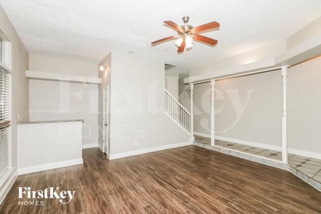 Building Photo - 2106 Hazyknoll Ln