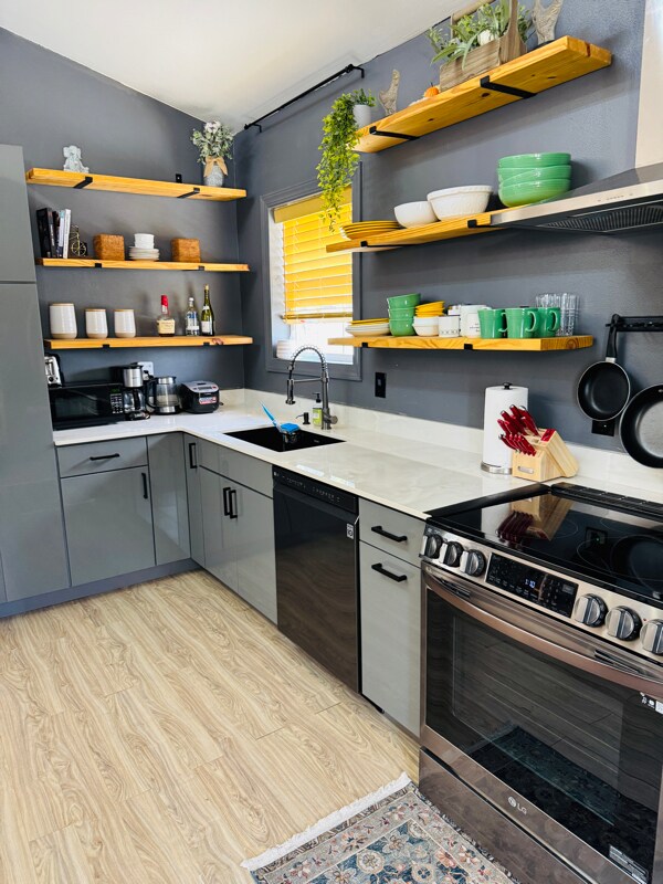 Foto del edificio - 24 E Winding Hill Rd