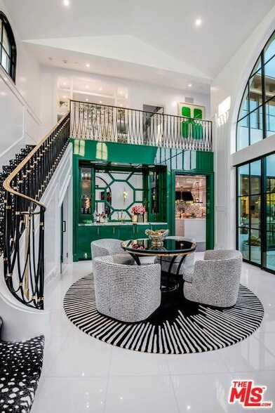 Foto del edificio - 1445 Vía Cresta