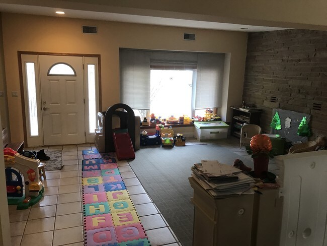 Foto del edificio - 15877 W Woodbine Cir