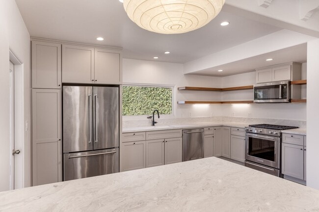 Building Photo - Charming Spanish Style Home in Silver Lake...