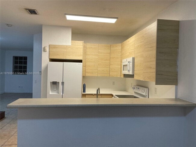 Foto del edificio - 2145 NE 7th St