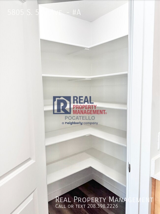 Building Photo - 3 Bedroom 1 Bath Apartment - Fiber Interne...