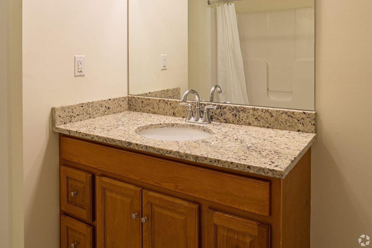 Foto principal - FREE RENT SPECIAL! 1 MONTH FREE & $750 SEC...