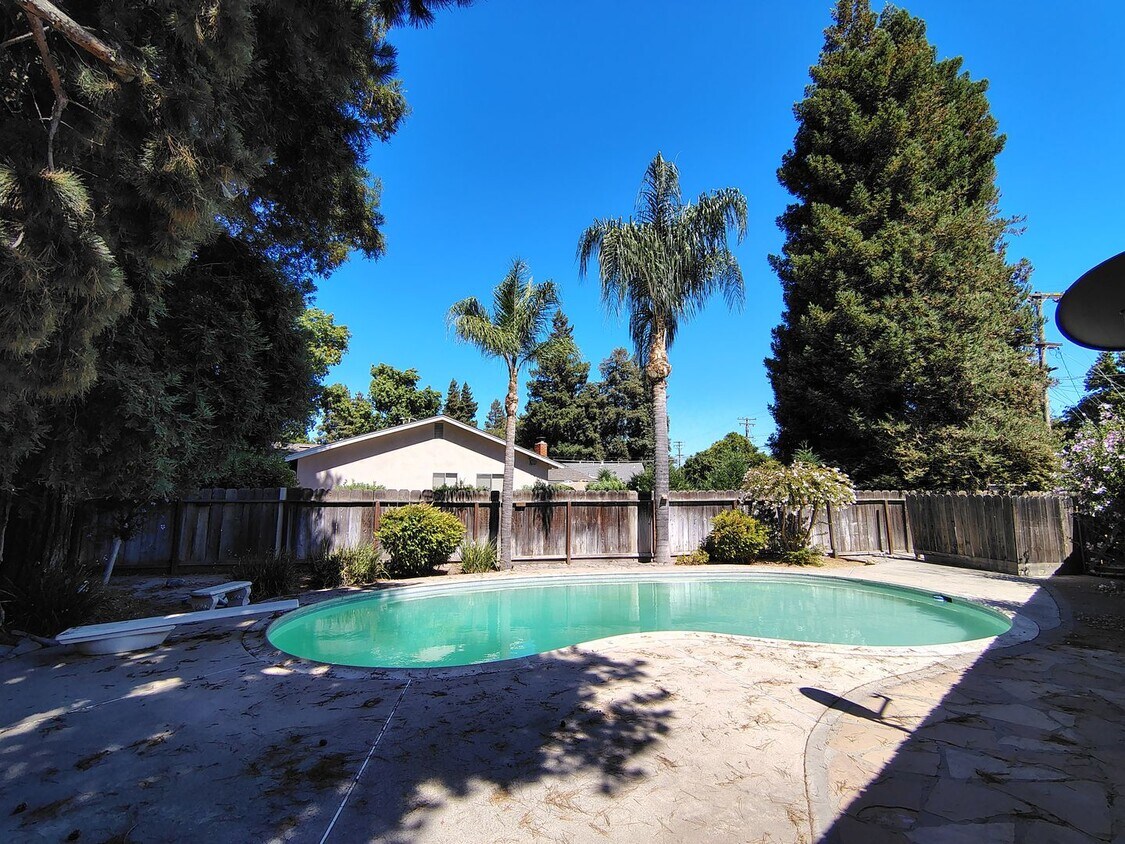 Foto principal - 1136 Cambridge Ct