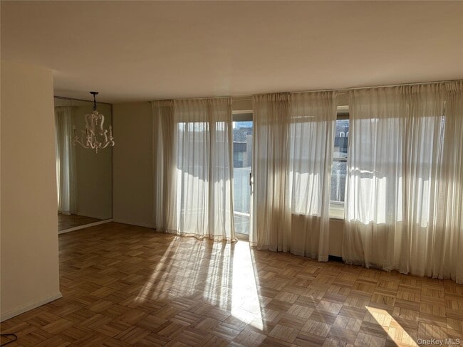 Foto del edificio - 17-85-85 215th St