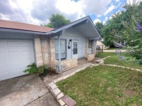 Building Photo - 1710 Ledgewood Dr