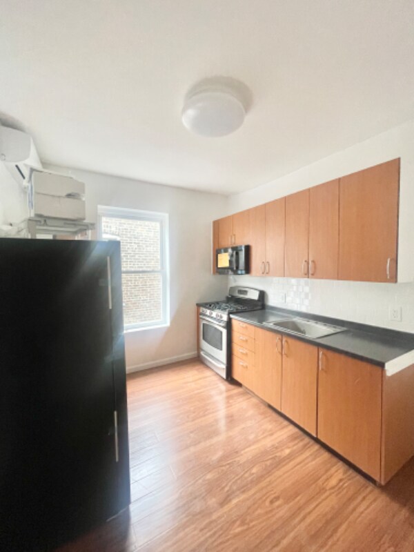 Building Photo - 368 Rockaway Pky