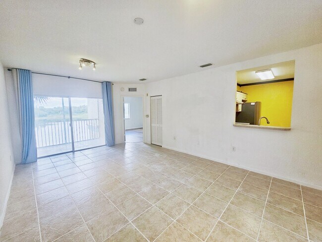 Building Photo - 1157 Golden Lakes Blvd