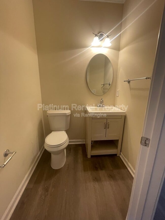 Foto del edificio - 5545 Weddington Dr