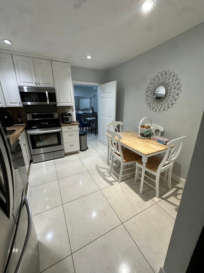 Foto del edificio - 137 NE 10th St