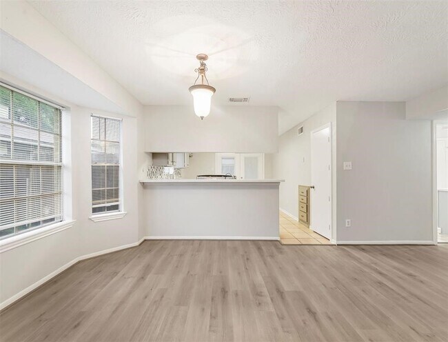 Foto del edificio - 23227 Timberbrook Dr