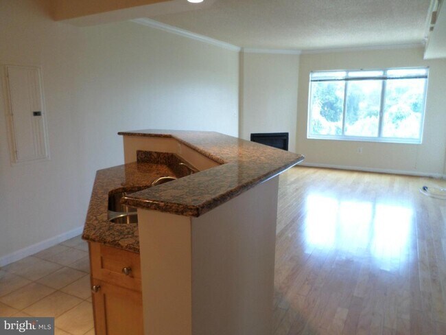 Building Photo - 3101 N Hampton Dr