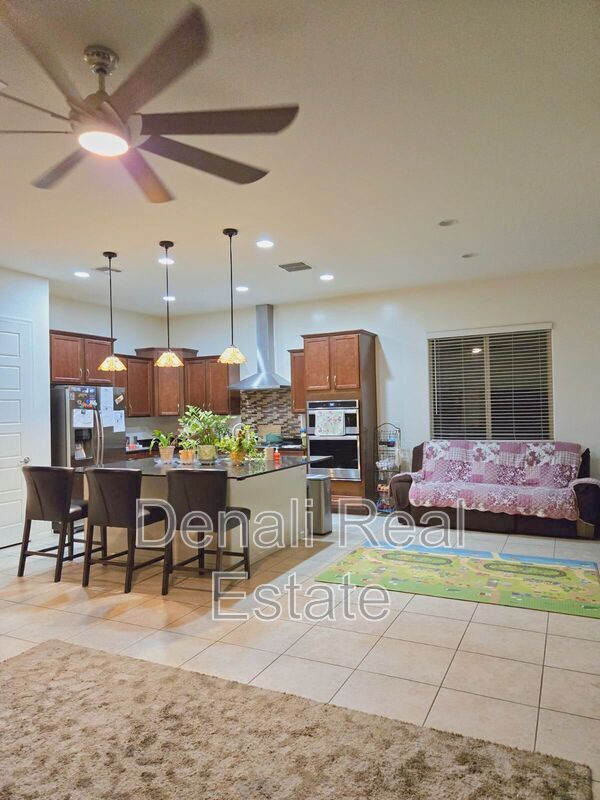 Building Photo - 273 E Lantana Dr