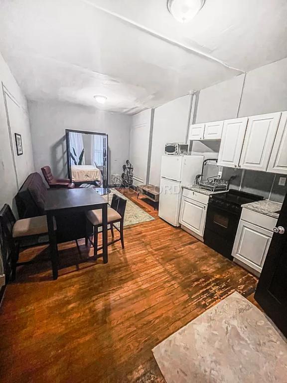 Building Photo - 83Street 1st Ave Large Fuly Furnished 1BR ...