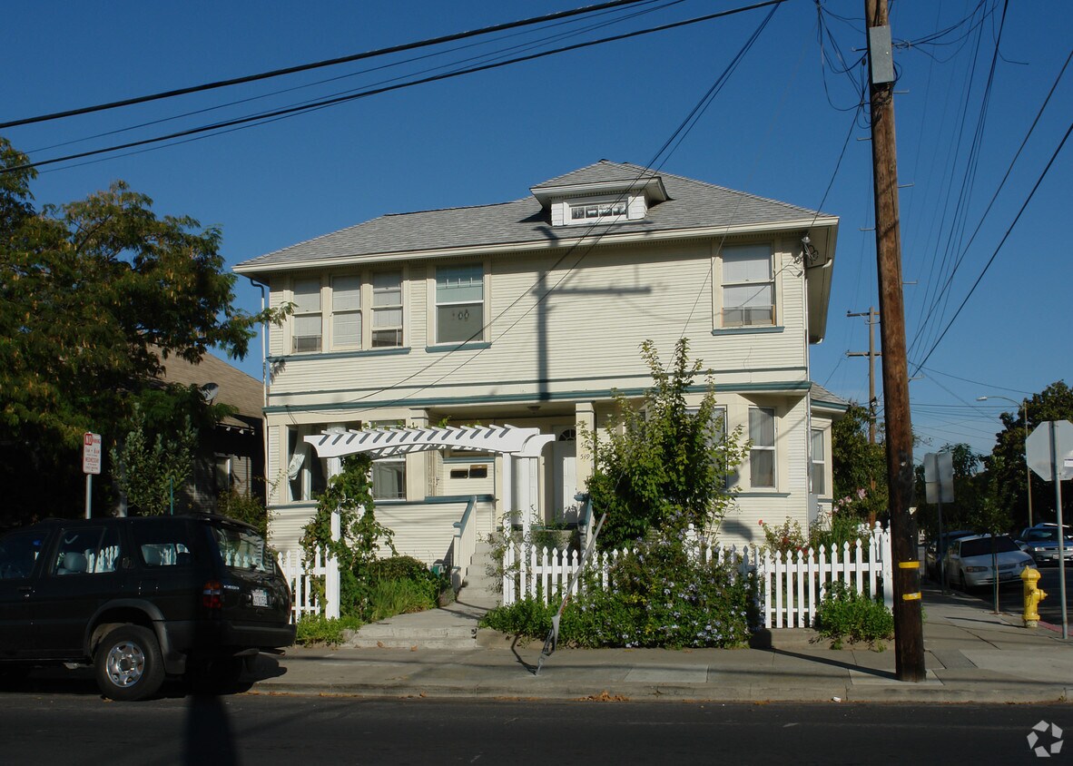 Building Photo - 547 E Julian St