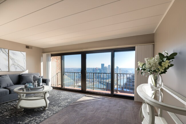 Sala de estar con vista - Grandview Pointe Apartments