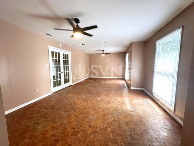 Building Photo - 313 Vanderbilt Dr