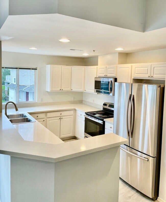 Building Photo - 2 Bed / 1 bath townhome at Summerhill Vill...