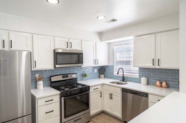 Kitchen-Renovated - Middlebrooke Apartments