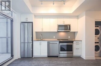 Building Photo - 681 Yonge St