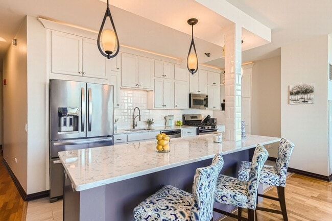 Building Photo - 33 W Ontario St