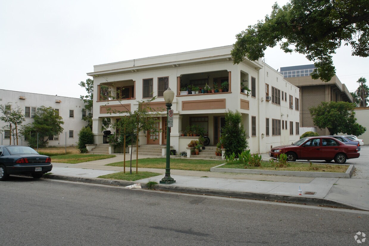 Primary Photo - 127 N Kenwood St