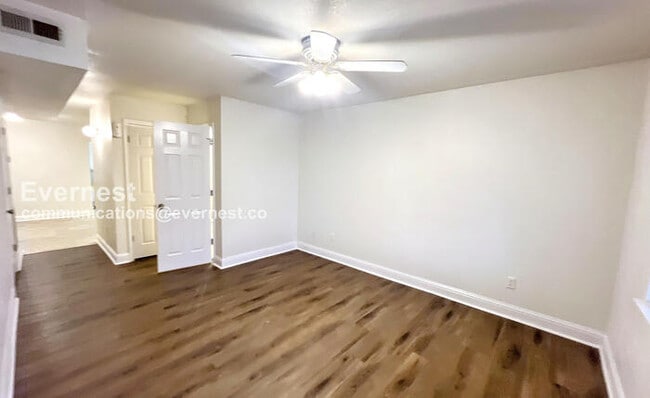 Foto del edificio - 1313 E 31st St