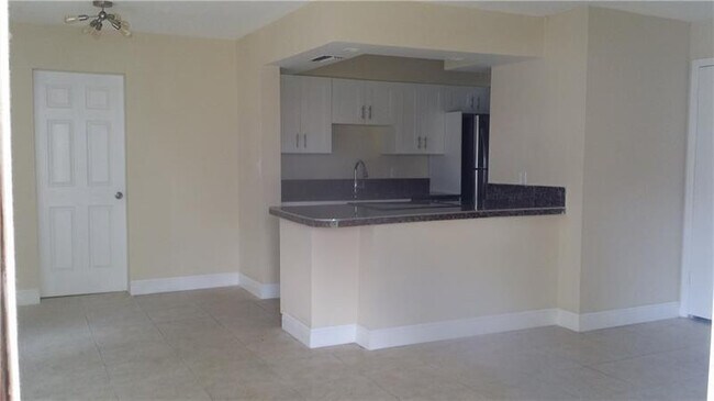 Foto del edificio - 8877 NW 28th Dr