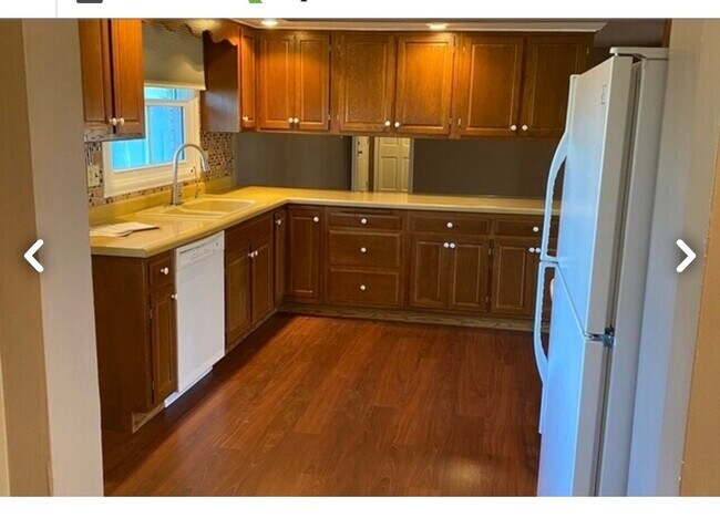 Foto del edificio - 8105 Cloverdale Ln