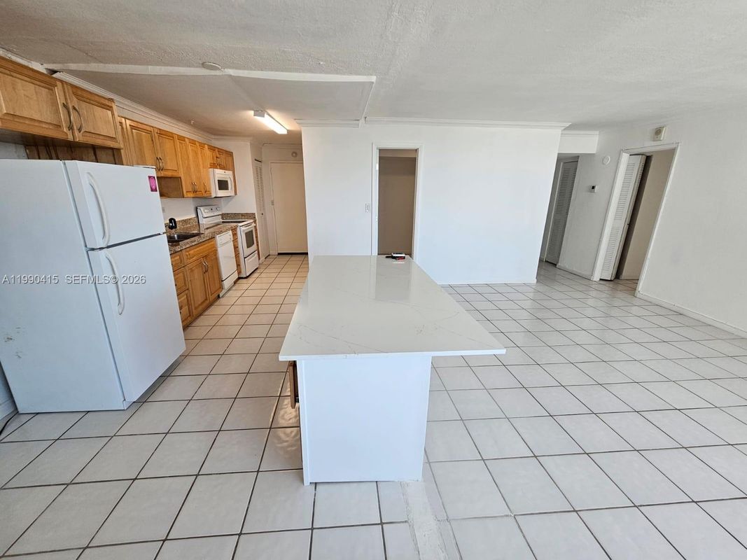 Building Photo - 7135 Collins Ave