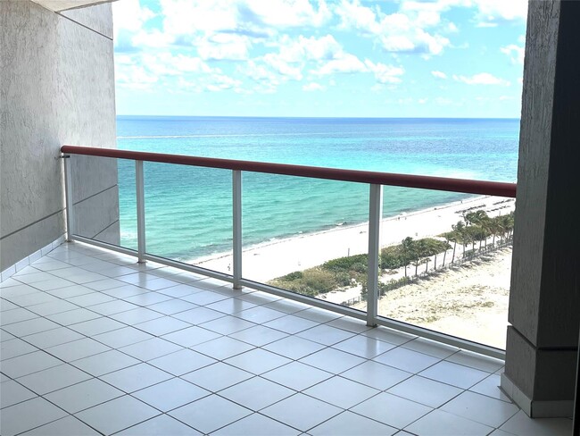 Foto del edificio - 6767 Collins Ave