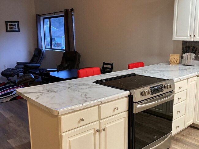 Building Photo - 123 River Point Road, Unit 37