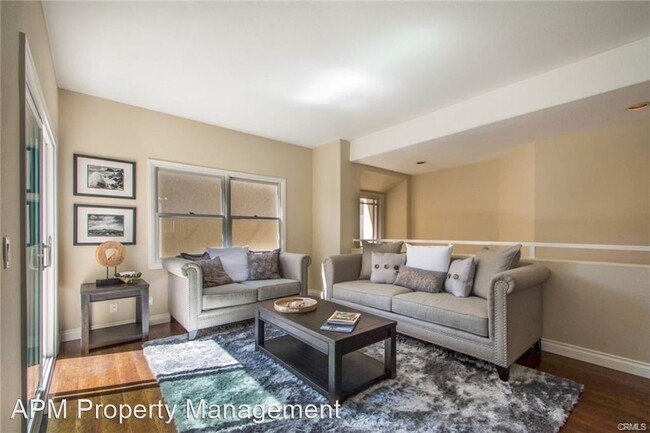 Building Photo - 2 br, 2 bath House - 618 1/2 Avocado Avenue