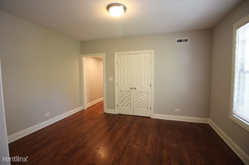 Primary Photo - 4010 N Hamlin Ave