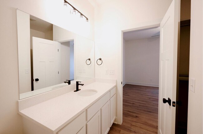 Foto del edificio - 503 Briarbrook Ln