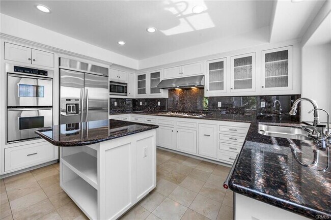 Building Photo - 25 Paradise Cove