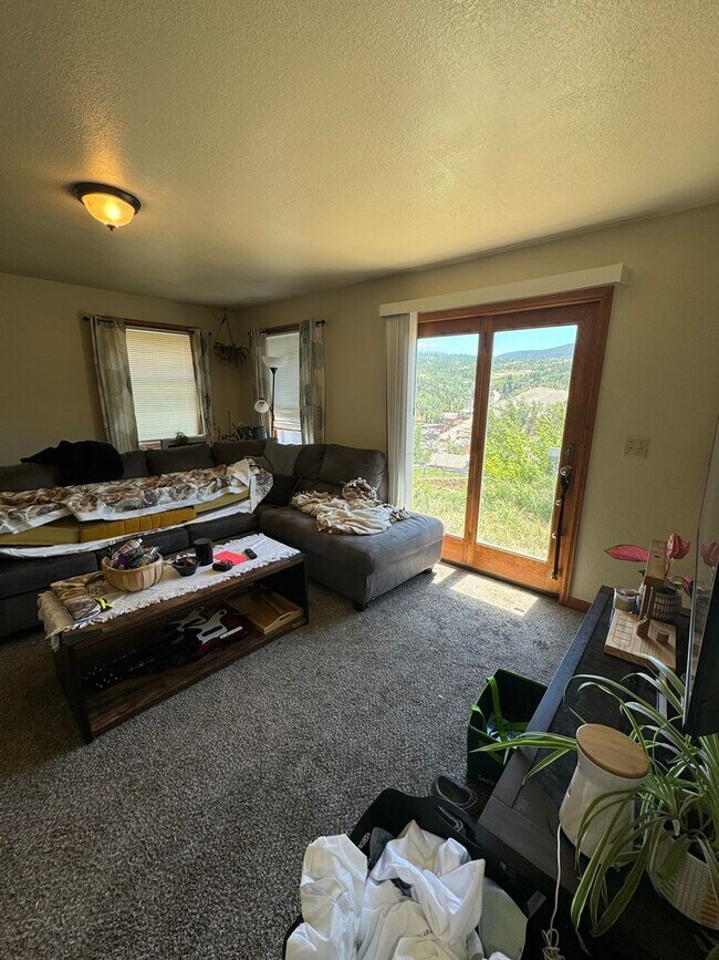 Building Photo - 2 Bed, 1 Bath Home Available in Central City