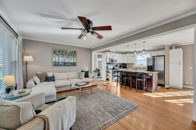 Foto del edificio - Renovated Ranch, Fenced Yard, Separate Studio