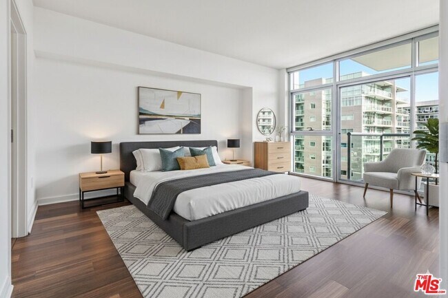 Foto del edificio - 13700 Marina Pointe Dr