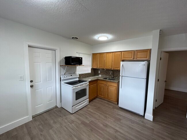 Building Photo - 307 Lady Claire Fursman Ave