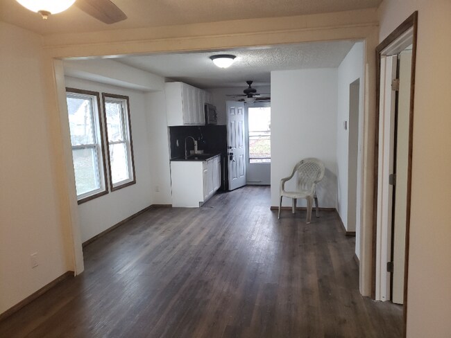 Foto del edificio - 864 Wyley Ave