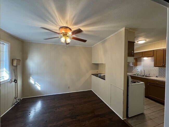 Foto del edificio - Half off the first Full Months rent! Secti...