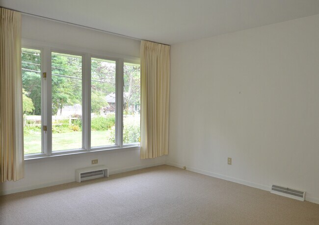 Foto del edificio - 1744 New Scotland Rd
