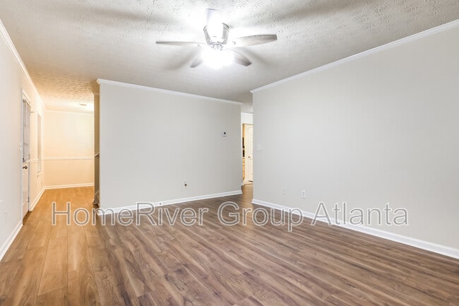 Building Photo - 2585 Lake Royale Dr